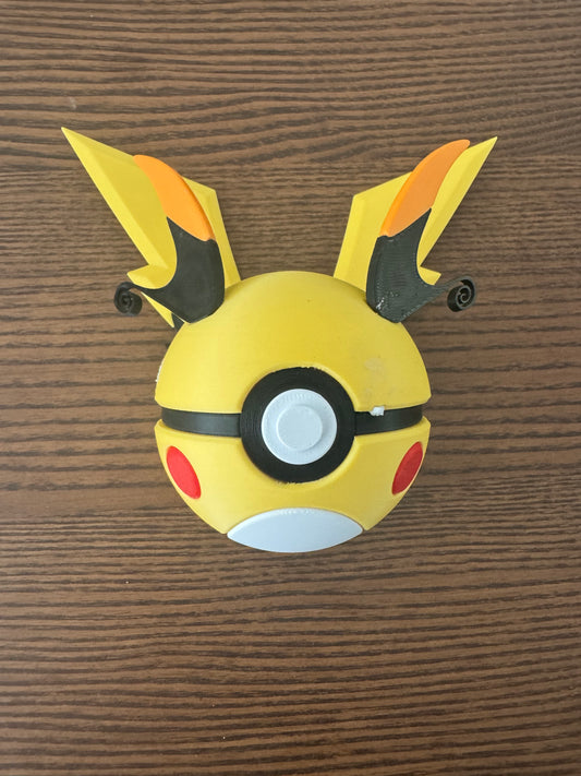 Raichu Poké Ball Display